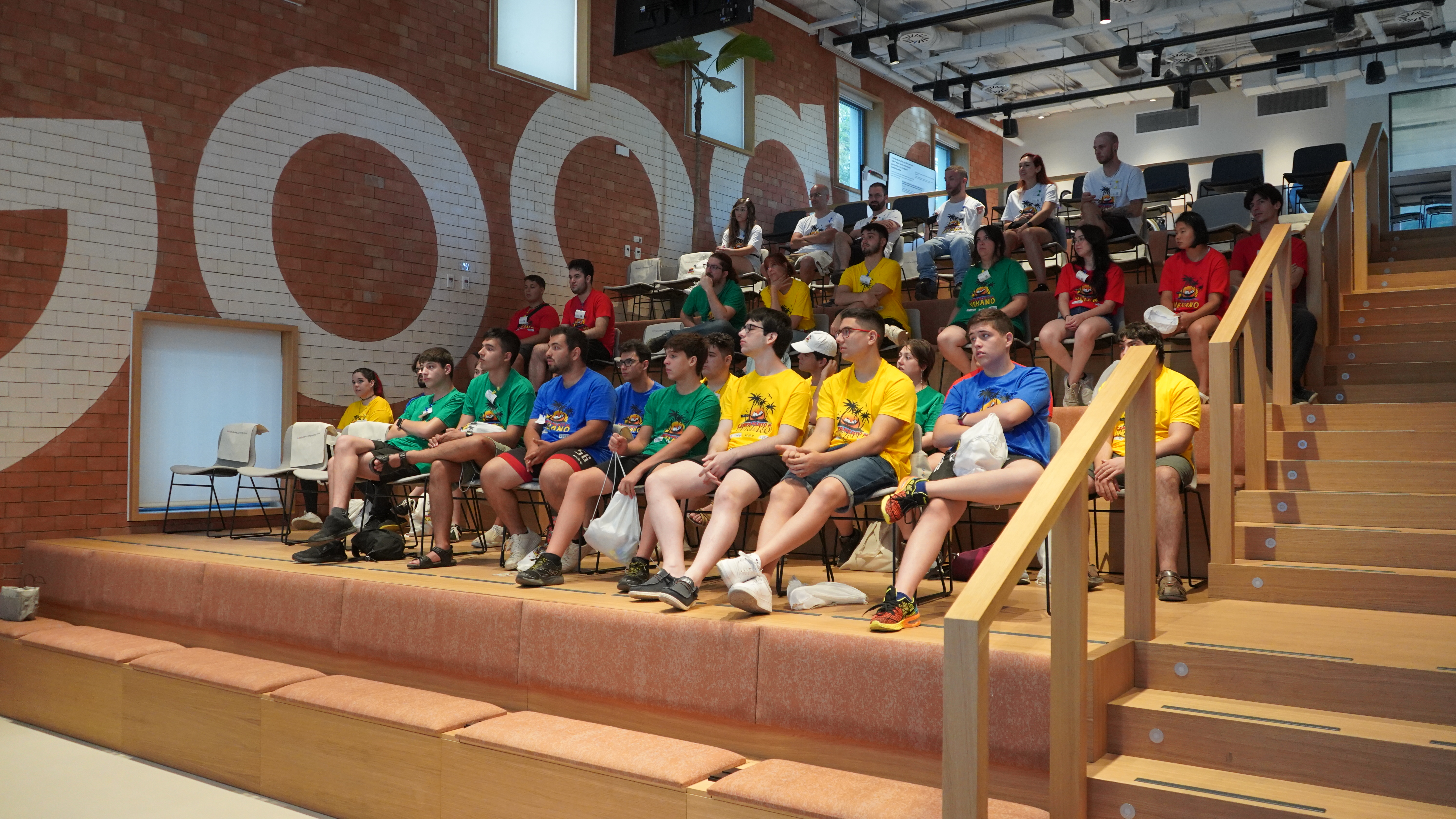 Participantes y organización en la sede de Google