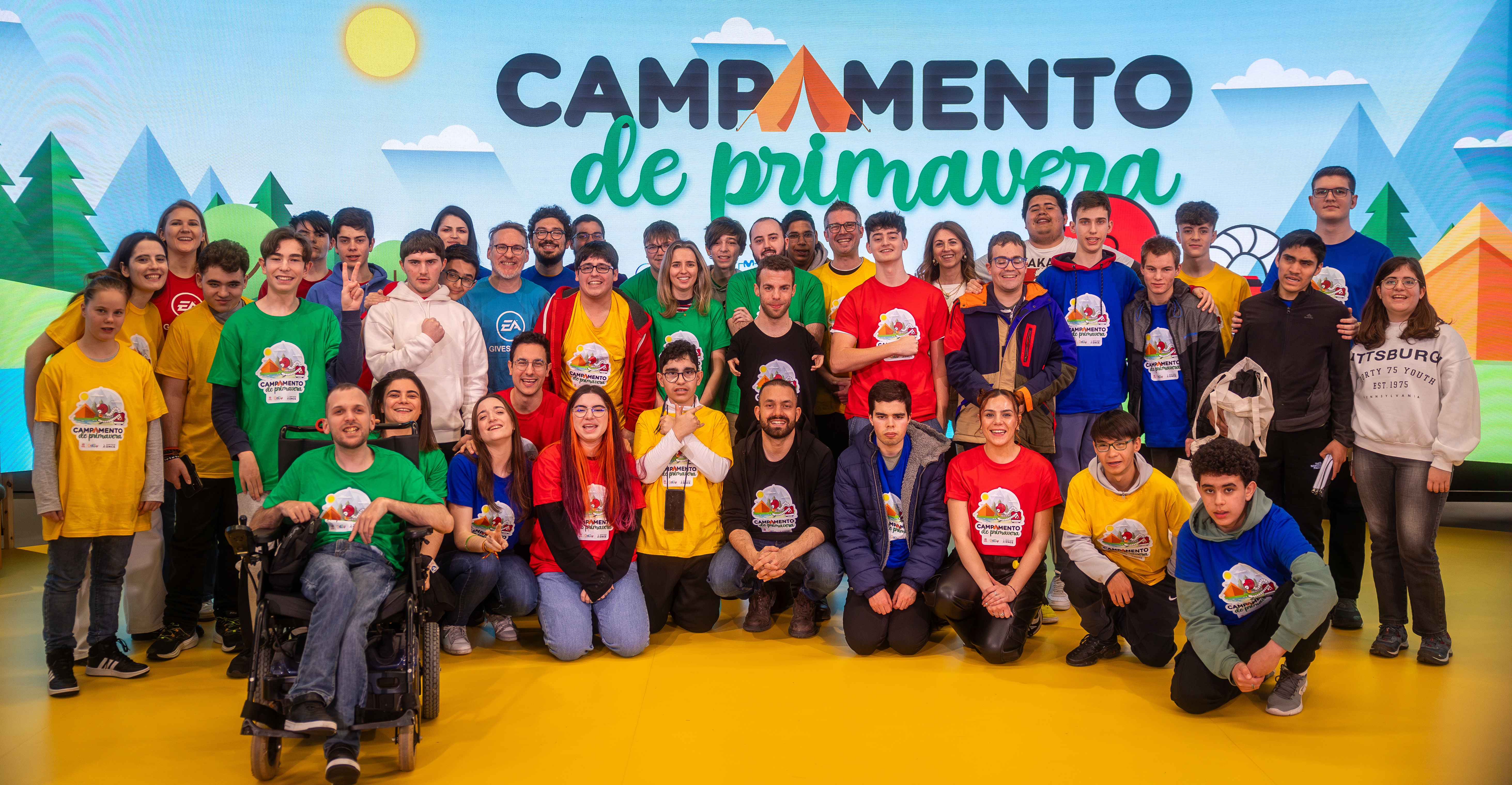 Foto de grupo campamento de primavera 2024 en Madrid con organización, influencers, monitores
