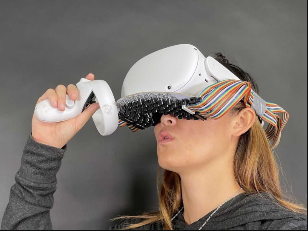 usuaria de gafas de realidad virtual 