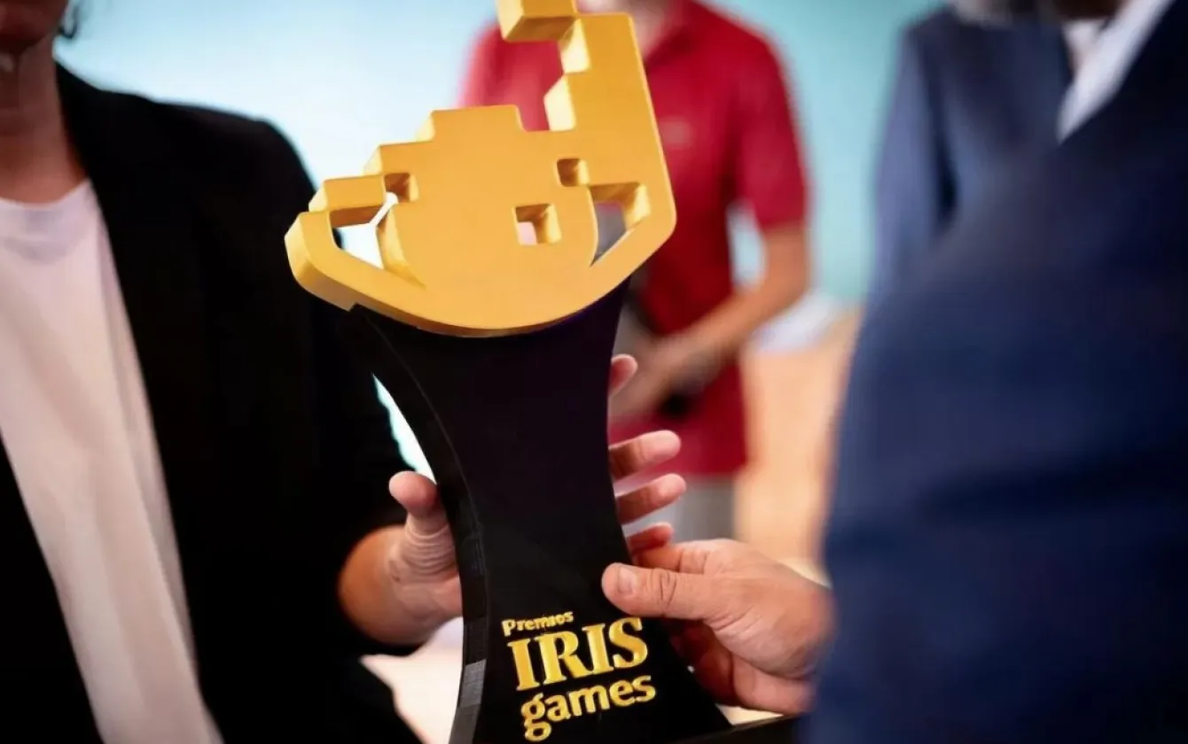 Ampliar Trofeo premios IRIS GAMES