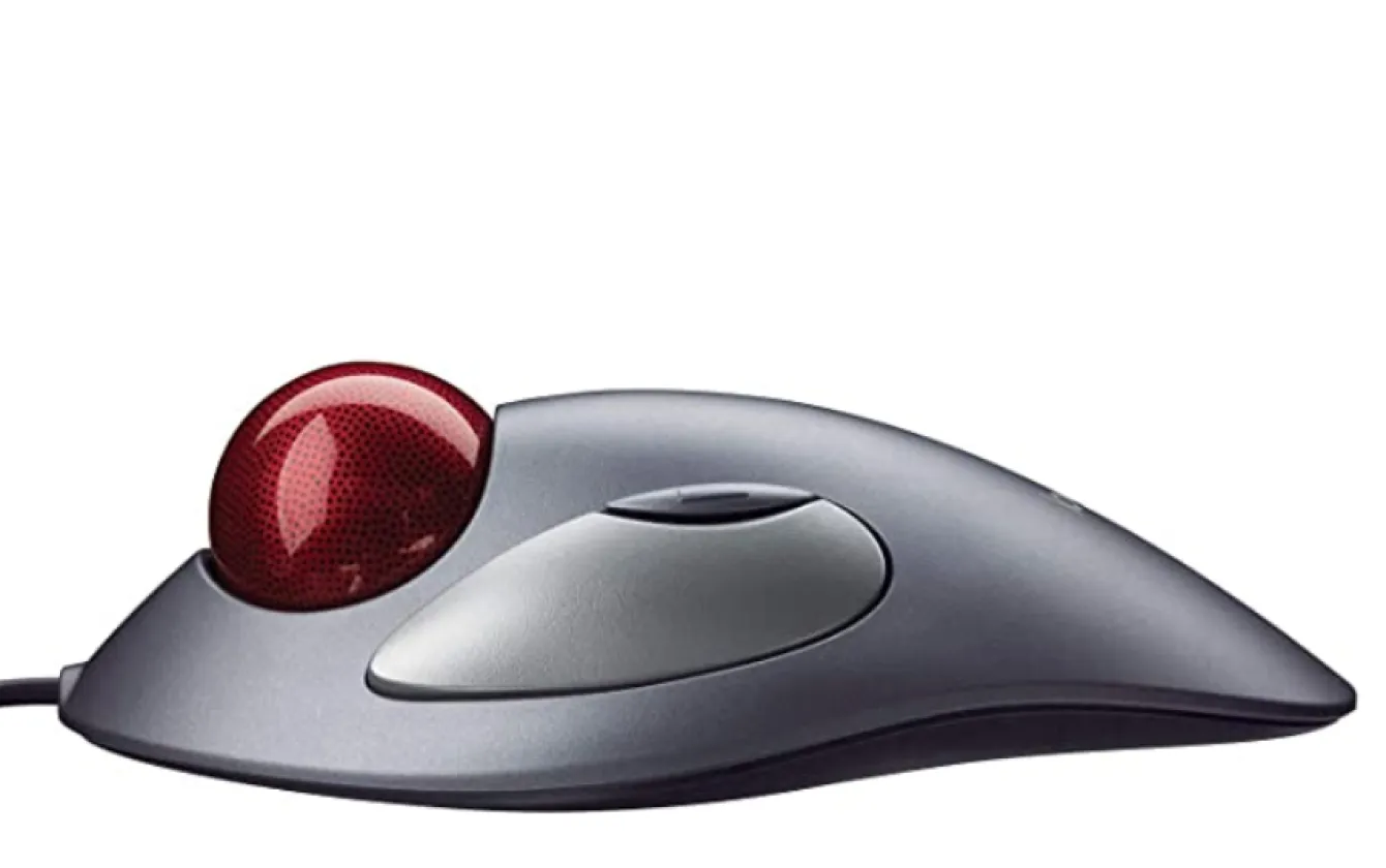 Marble 3, Posición 3 Producto Trackman Marble con una bolsa roja en el centro