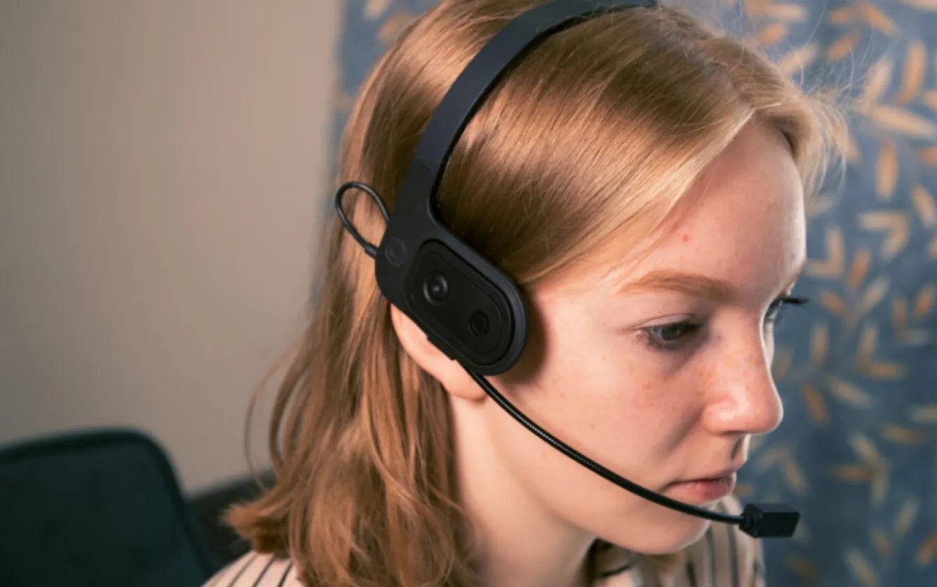 Quha Sento, persona utilizando el dispositivo Quha Sento Quha Sento, persona utilizando el dispositivo Quha Sento