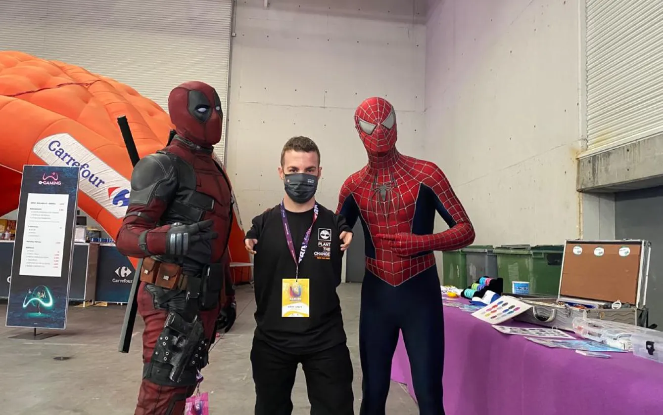 Ultralan Gaming Festival. Imagen 1 Deadpool, Kike García (Nemo) y Spiderman