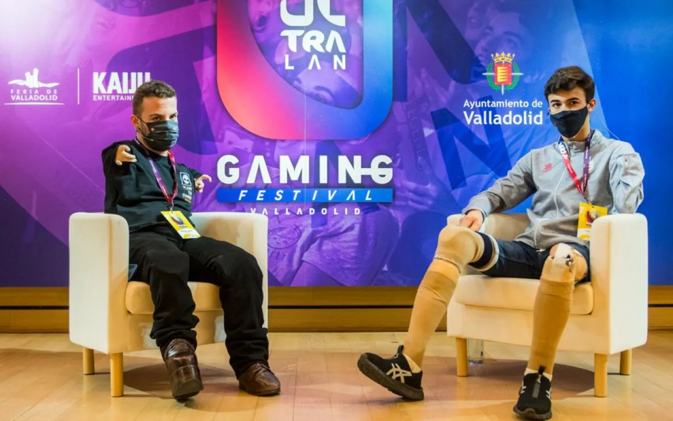 Ultralan Gaming Festival. Imagen 6 Kike García con otro participante